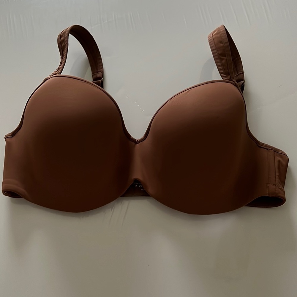 LeMystere Full fit bra in a beautiful copper color. Size 36C. Great Condition.